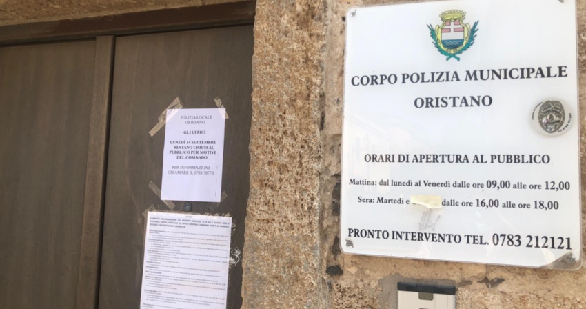 Un vigile urbano positivo. Il Comando chiuso al pubblico. Positivi anche due familiari Un vigile urbano positivo. Il Comando chiuso al pubblico. Positivi anche due familiari