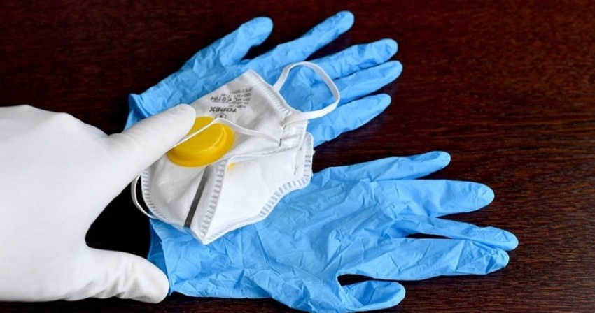 Fazzoletti, rotoli di carta, mascherine e guanti dovranno essere smaltiti nei rifiuti indifferenziati Fazzoletti, rotoli di carta, mascherine e guanti dovranno essere smaltiti nei rifiuti indifferenziati