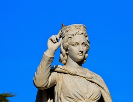 Statua di Eleonora d'Arborea © Paolo Brai Statua di Eleonora d'Arborea © Paolo Brai