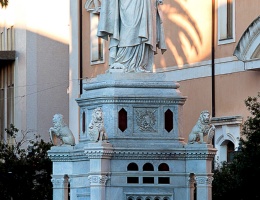Statua di Eleonora d'Arborea © Dino Zaru Statua di Eleonora d'Arborea © Dino Zaru