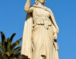 Statua Eleonoro d'Arborea © Paolo Brai Statua Eleonoro d'Arborea © Paolo Brai