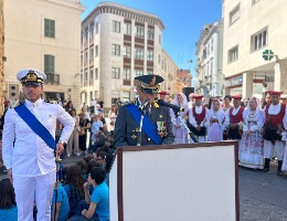Il Comandante GDF Giancarlo Sulsenti legge il messaggio del Presidente della Repubblica Il Comandante GDF Giancarlo Sulsenti legge il messaggio del Presidente della Repubblica