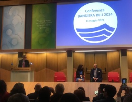 Il Ministro Musumeci alla cerimonia di Bandiera blu 2024 Il Ministro Musumeci alla cerimonia di Bandiera blu 2024