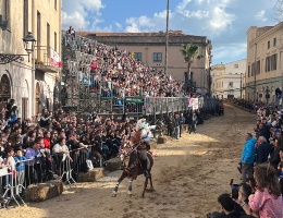 Sartigliedda - Per i bambini cinque stelle in un'edizione emozionante Sartigliedda - Per i bambini cinque stelle in un'edizione emozionante