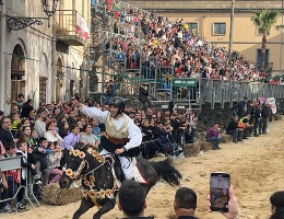 Sartigliedda - Per i bambini cinque stelle in un'edizione emozionante Sartigliedda - Per i bambini cinque stelle in un'edizione emozionante