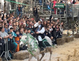Sartigliedda - Per i bambini cinque stelle in un'edizione emozionante Sartigliedda - Per i bambini cinque stelle in un'edizione emozionante