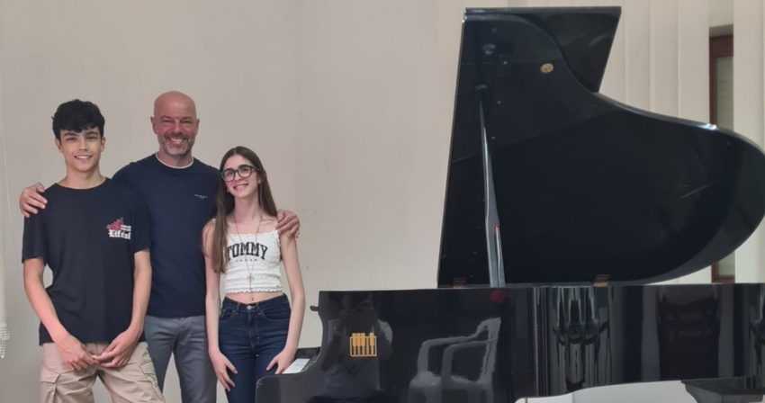 Leonardo Ledda ed Elisa Carrus insme al docente Federico Solinas Leonardo Ledda ed Elisa Carrus insme al docente Federico Solinas