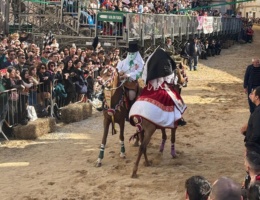 Sartigliedda - Per i bambini cinque stelle in un'edizione emozionante Sartigliedda - Per i bambini cinque stelle in un'edizione emozionante