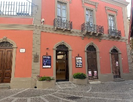 L'ingresso del Teatro Garau L'ingresso del Teatro Garau