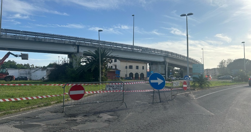 Rimedio - L'incrocio chiuso al traffico Rimedio - L'incrocio chiuso al traffico