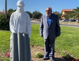 giampaolo lilliu davanti al monumento dedicato alle vittime dell'amianto giampaolo lilliu davanti al monumento dedicato alle vittime dell'amianto