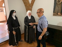 il sindaco sanna con le suore clarisse il sindaco sanna con le suore clarisse