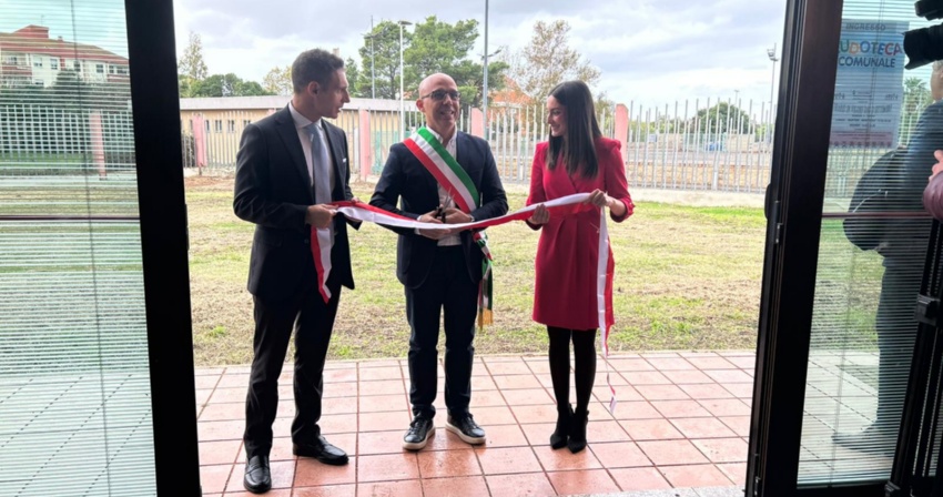 il sindaco sanna e gli assessori murru e prevete al taglio del nastro della ludoteca di torangius 2 il sindaco sanna e gli assessori murru e prevete al taglio del nastro della ludoteca di torangius 2