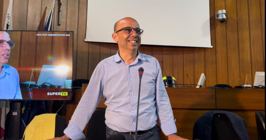 Massimiliano Sanna fa il suo ingresso trionfale a Palazzo degli Scolopi Massimiliano Sanna fa il suo ingresso trionfale a Palazzo degli Scolopi