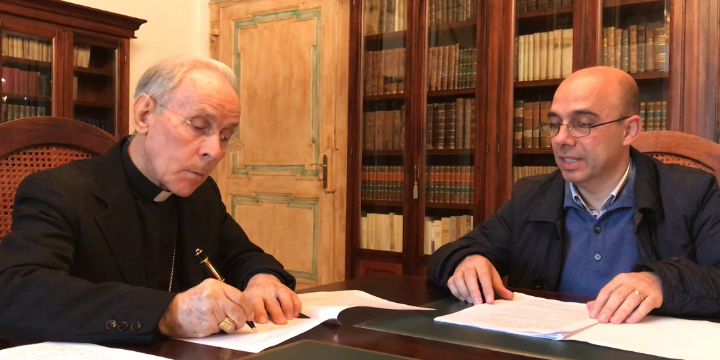 l'arcivescovo sanna e l'assessore alla cultura sanna firmano l'accordo sul biglietto unico