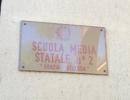 Firmata l'ordinanza di chiusura della scuola media Grazia Deledda Firmata l'ordinanza di chiusura della scuola media Grazia Deledda