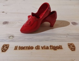 Il Tornio di Via Figoli 2025: la scarpetta, ideata a Oristano, icona dell'AiCC per la Giornata contro la violenza sulle donne (Foto Laura Lai) Il Tornio di Via Figoli 2025: la scarpetta, ideata a Oristano, icona dell'AiCC per la Giornata contro la violenza sulle donne (Foto Laura Lai)