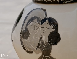 Piazza Manno, 2025: Valentina Pisu, Omaggio a Eleonora. Testi tratti da B. Pitzorno, Vita di Eleonora d'Arborea. Foto Marongiu e Carrus-Über Pictures© Piazza Manno, 2025: Valentina Pisu, Omaggio a Eleonora. Testi tratti da B. Pitzorno, Vita di Eleonora d'Arborea. Foto Marongiu e Carrus-Über Pictures©