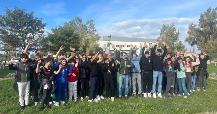 Festa degli alberi - Foto di gruppo con gli studenti Festa degli alberi - Foto di gruppo con gli studenti