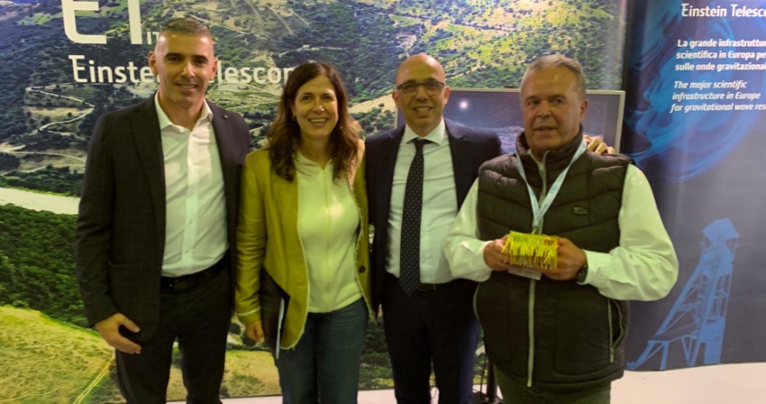 Il Sindaco Sanna con la Presidente Todde e i Sindaci di Lula ed Esterzili delegato del CAL Il Sindaco Sanna con la Presidente Todde e i Sindaci di Lula ed Esterzili delegato del CAL