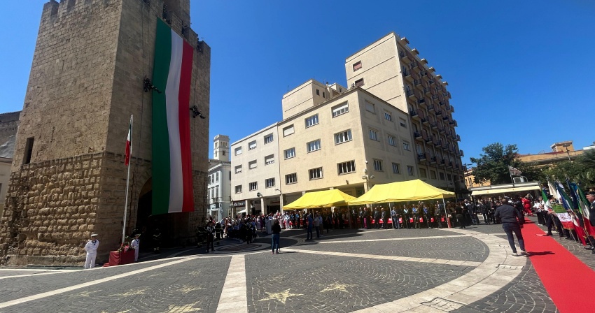 Il Tricolore calato dalla Torre di San Cristoforo Il Tricolore calato dalla Torre di San Cristoforo