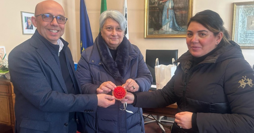 La Sartiglia si tinge di rosso contro la violenza alle donne La Sartiglia si tinge di rosso contro la violenza alle donne