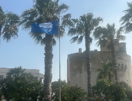La bandiera blu 2025 sventola a Torre Grande La bandiera blu 2025 sventola a Torre Grande