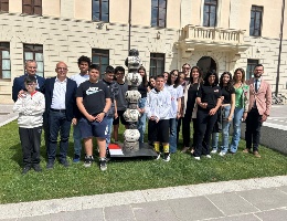 L'inaugurazione dell'installazione dedicata a Eleonora d'Arborea L'inaugurazione dell'installazione dedicata a Eleonora d'Arborea