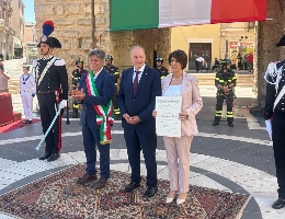 L'onorificenza ad Anna Paola Sechi L'onorificenza ad Anna Paola Sechi