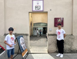 i volontari di monumenti aperti 2023 guidano le visite al centro di documentazione sulla sartiglia i volontari di monumenti aperti 2023 guidano le visite al centro di documentazione sulla sartiglia